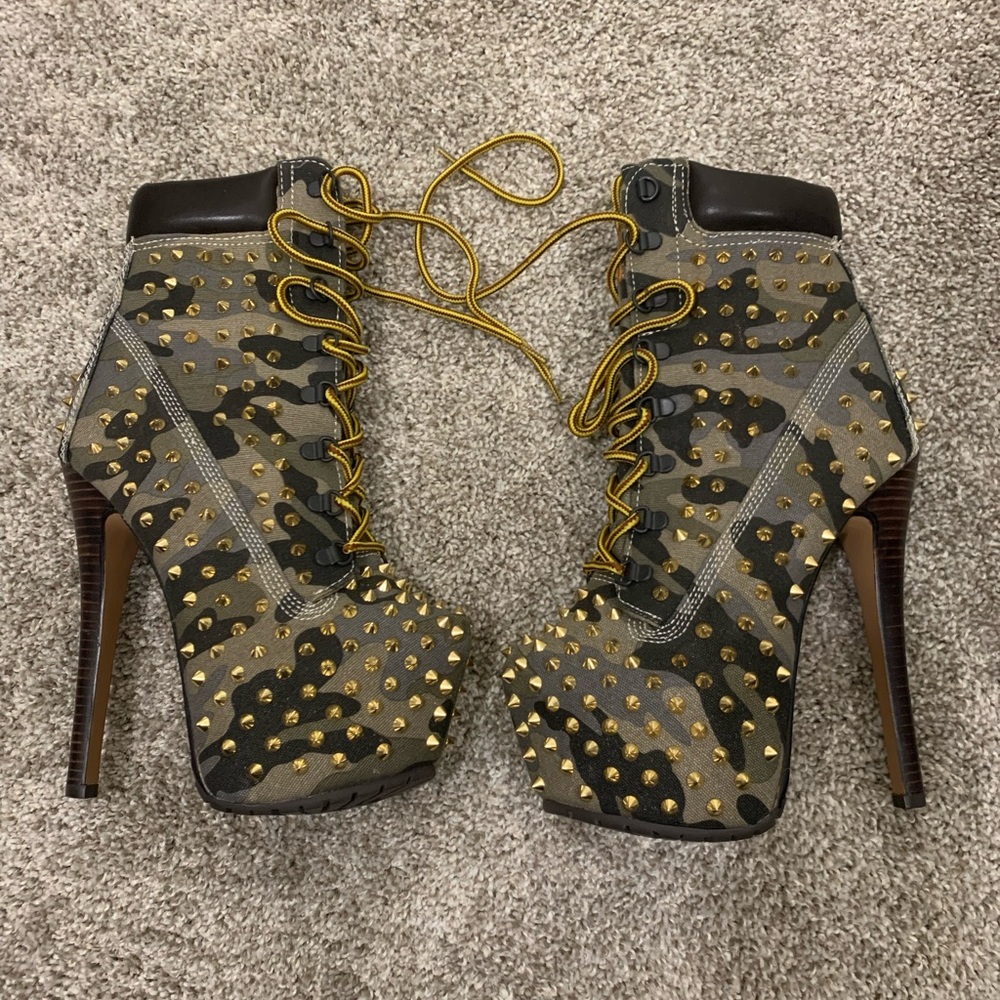 Brand new, never worn, Zigi Girl heels.